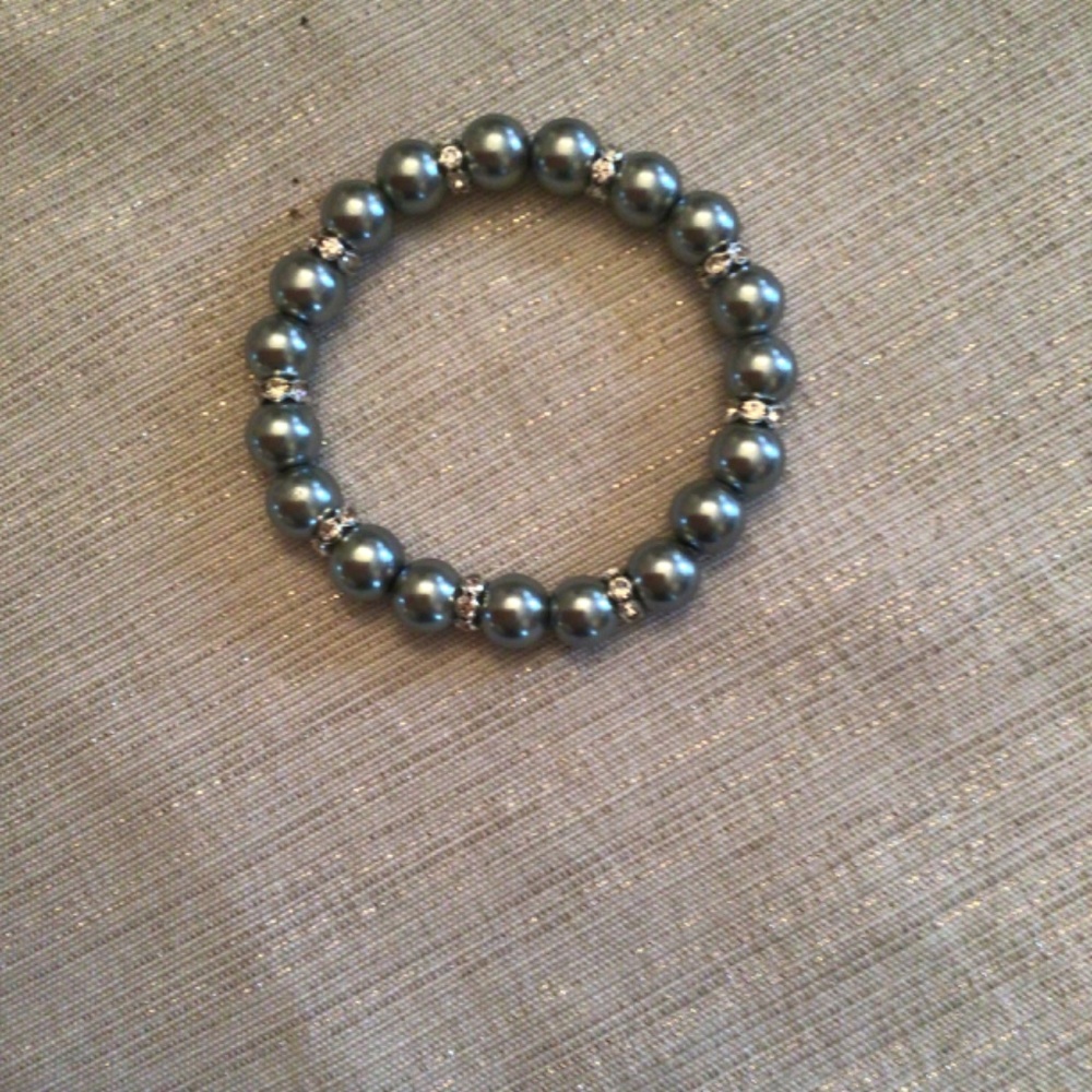 Set of 4 Faux Gray Pearl Stretch Bracelets with Rhinestone bead accents - Picture 4 of 5